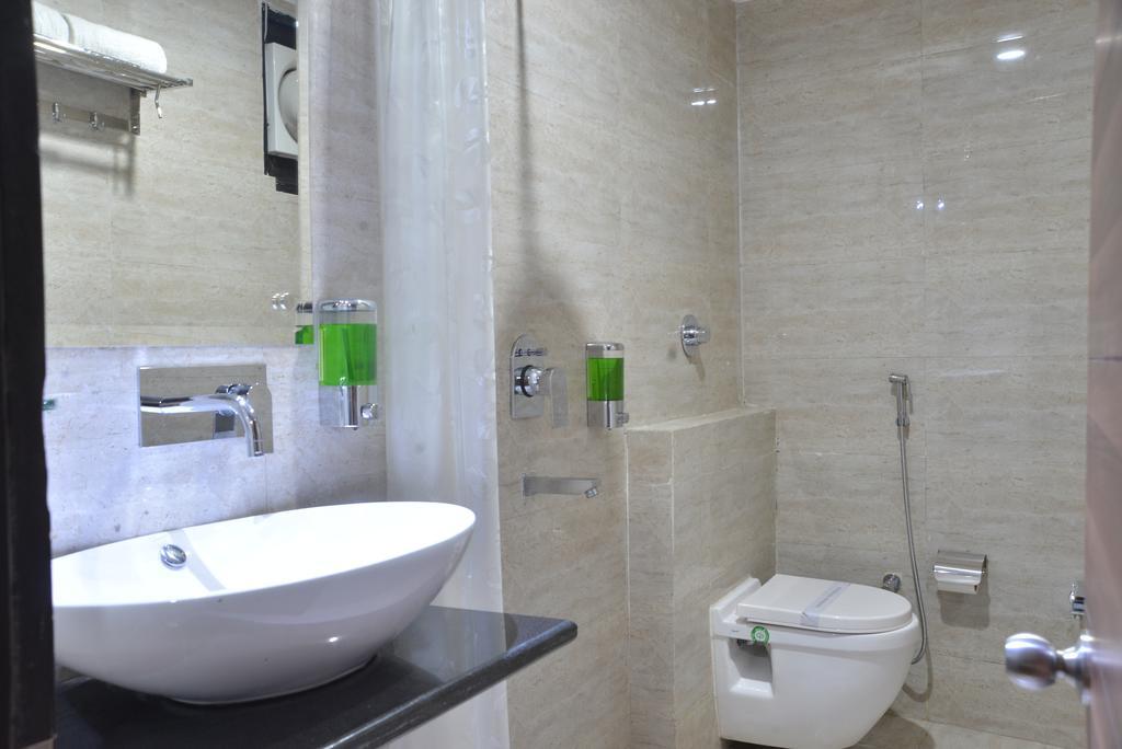Geetika Galaxy Hotel กานปูร์ ภายนอก รูปภาพ