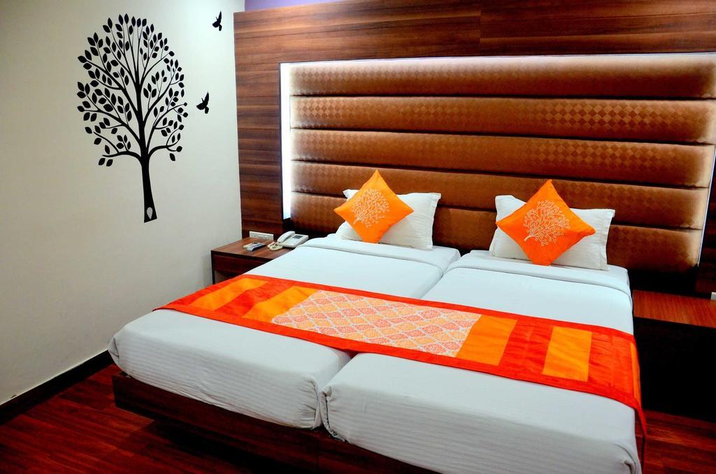 Geetika Galaxy Hotel กานปูร์ ภายนอก รูปภาพ