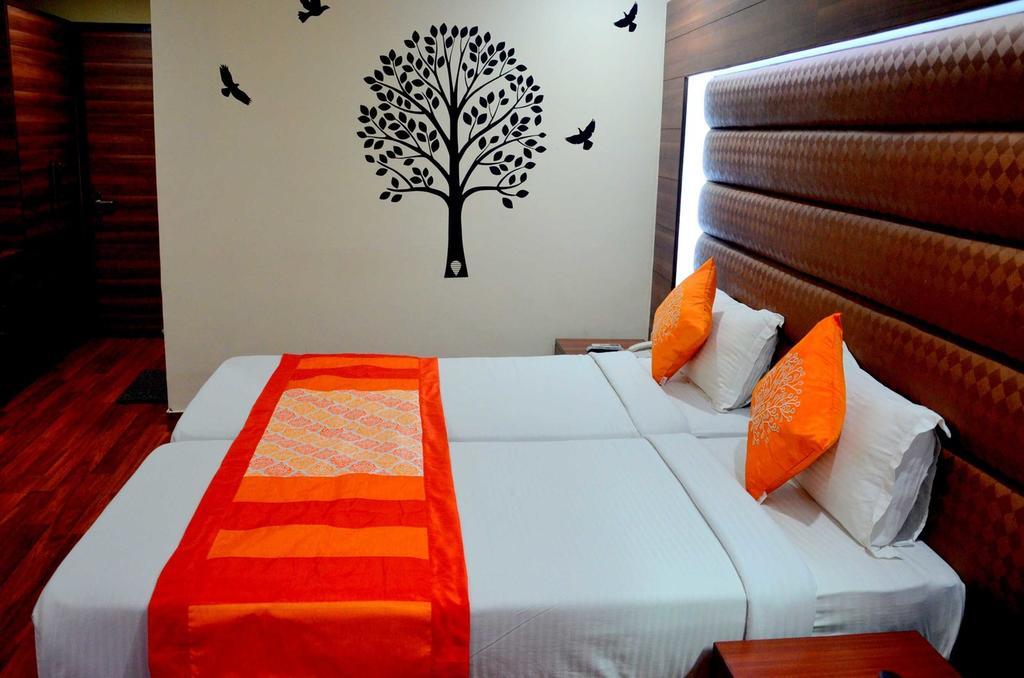 Geetika Galaxy Hotel กานปูร์ ภายนอก รูปภาพ